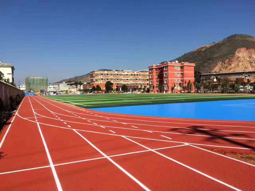 塑胶跑道应该做多厚才合适?
